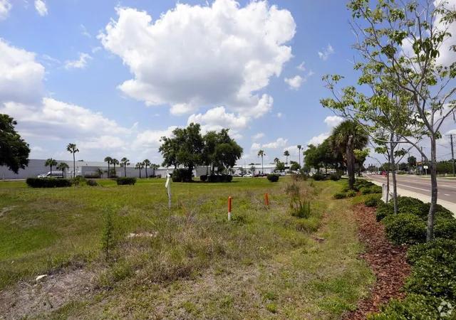 2nd image of 4201 W Crest Ave, Tampa, FL 33614 | MLS# TB8493680