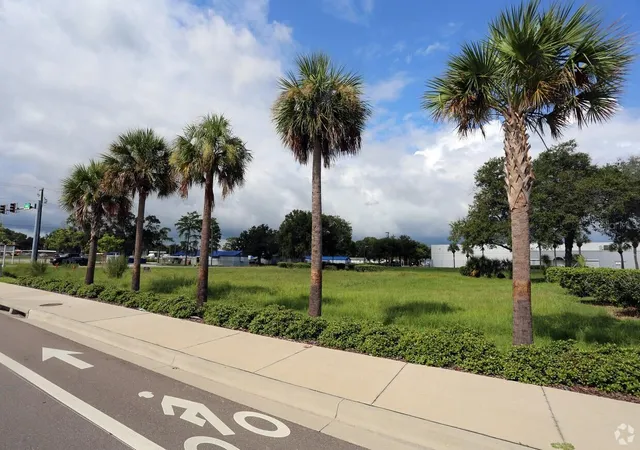 3rd image of 4201 W Crest Ave, Tampa, FL 33614 | MLS# TB8493680