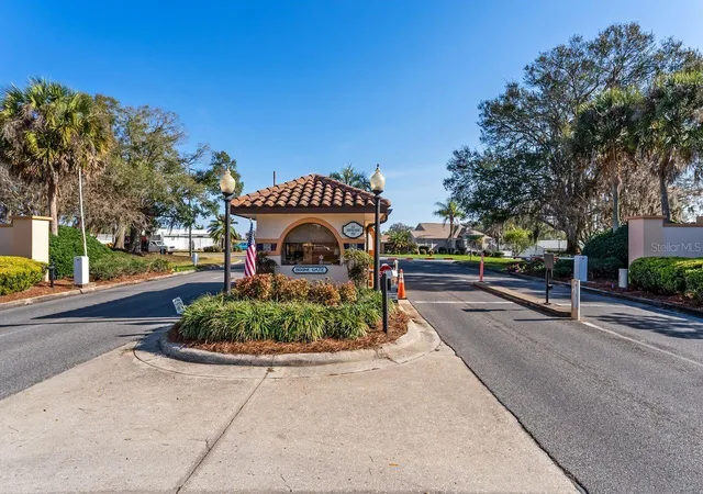 5th image of 1116 W Boone Ct, Lady Lake, FL 32159 | MLS# OM722106