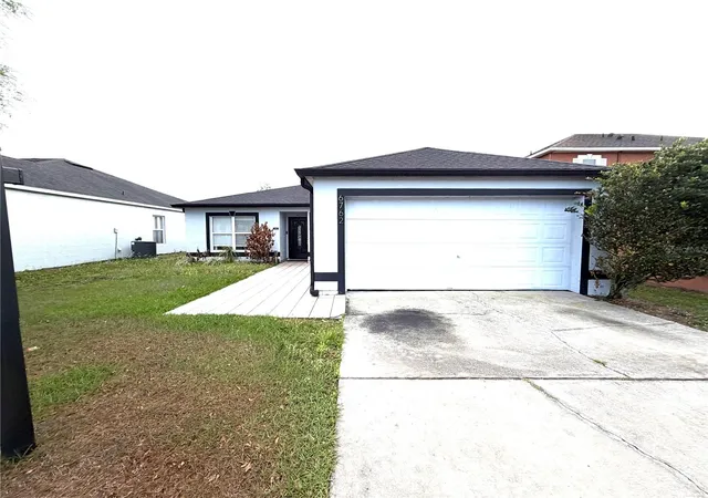 Photo 2 of Single family home for sale at 6762 Pomeroy Cir, Orlando, FL 32810 | MLS# S5147128 | Listing updated on 2026-07-30