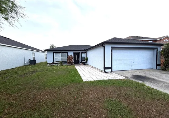 Photo 3 of Single family home for sale at 6762 Pomeroy Cir, Orlando, FL 32810 | MLS# S5147128 | Listing updated on 2026-07-30