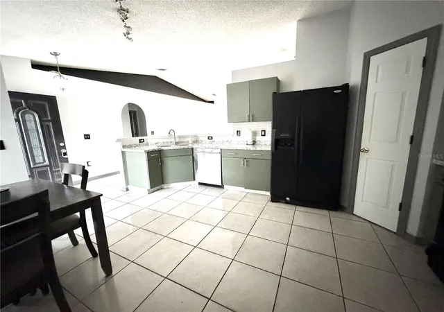Photo 3 of Single family home for sale at 6762 Pomeroy Cir, Orlando, FL 32810 | MLS# S5147128 | Listing updated on 2026-07-30