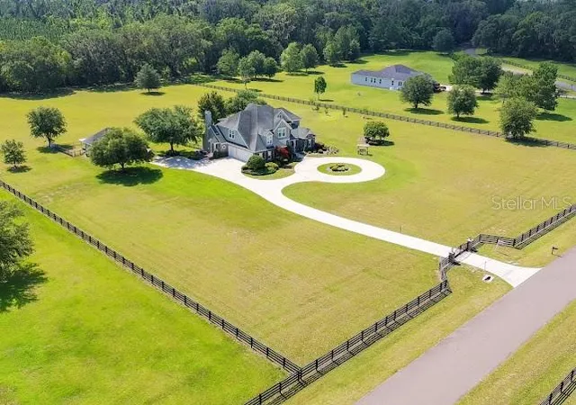 Photo 3 of Mansion for sale at 10401 Nw 153rd Terrace, Alachua, FL 32615 | MLS# GC539135 | Listing updated on 2026-10-08