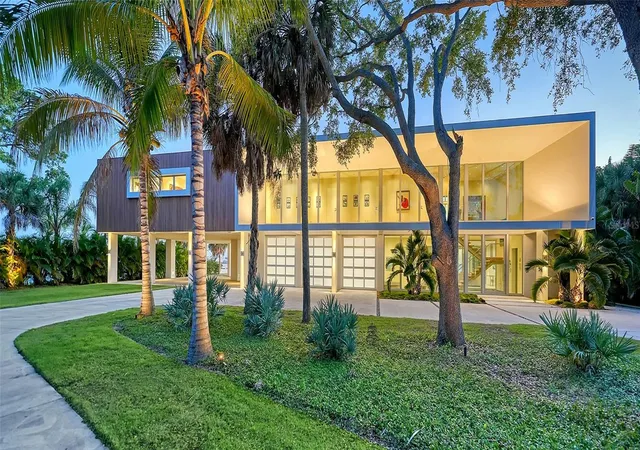 Photo 2 of Mansion for sale at 4123 Bay Shore Rd, Sarasota, FL 34234 | MLS# A4688729 | Listing updated on 2026-08-03