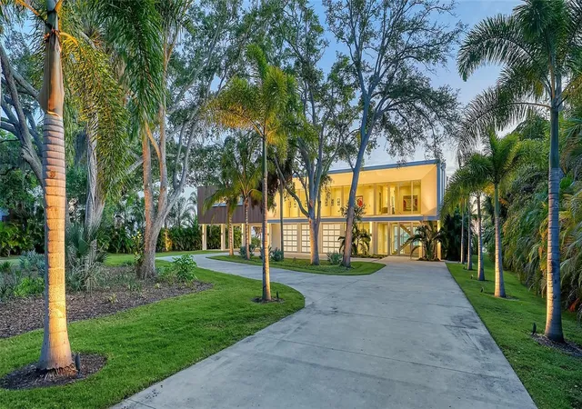 Photo 3 of Mansion for sale at 4123 Bay Shore Rd, Sarasota, FL 34234 | MLS# A4688729 | Listing updated on 2026-08-03