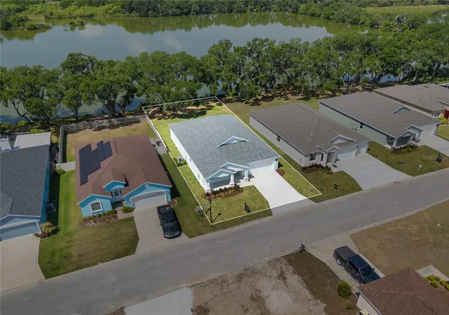 Photo 3 of Single family home for sale at 4545 Fairway Oaks Dr, Mulberry, FL 33860 | MLS# L4960817 | Listing updated on 2026-09-29