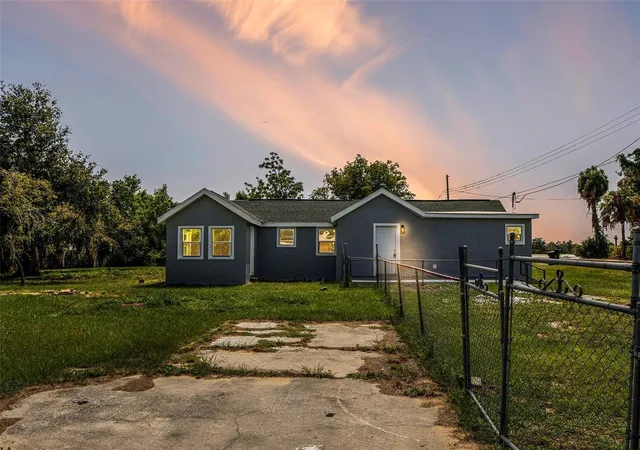1st image of 205 E Cornell St, Avon Park, FL 33825 | MLS# S5147144