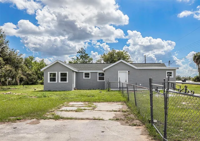 2nd image of 205 E Cornell St, Avon Park, FL 33825 | MLS# S5147144