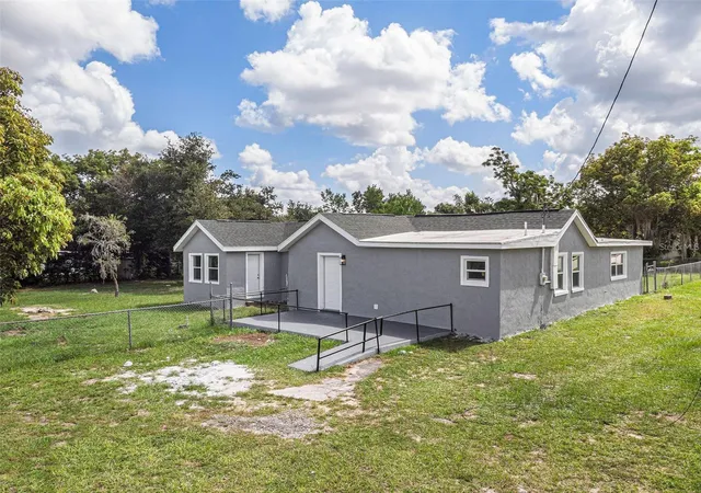 3rd image of 205 E Cornell St, Avon Park, FL 33825 | MLS# S5147144