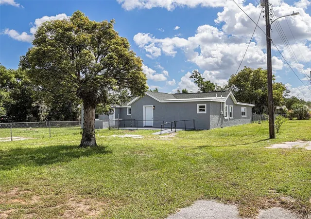 4th image of 205 E Cornell St, Avon Park, FL 33825 | MLS# S5147144