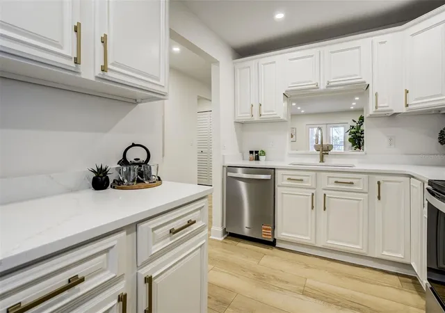 4th image of 460 S Paula Dr #402, Dunedin, FL 34698 | MLS# TB8493822