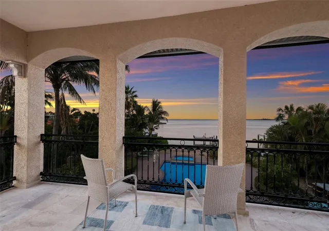 2nd image of 518 58th St, Holmes Beach, FL 34217 | MLS# A4688761