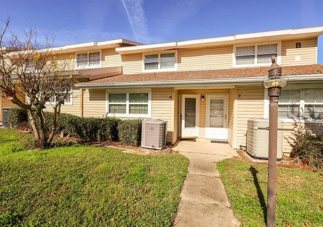 1st image of 11001 Se Sunset Harbor Rd #B10, Summerfield, FL 34491 | MLS# OM722138