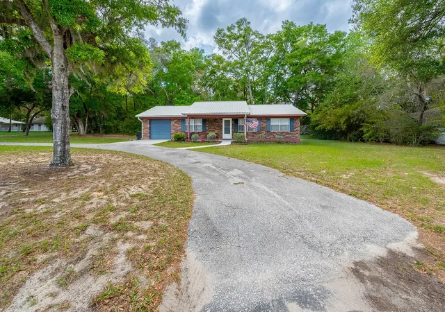 Photo 2 of Single family home for sale at 102 Swans Nest Cir, Melrose, FL 32666 | MLS# GC539149 | Listing updated on 2026-08-18