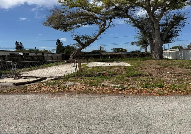Homes for sale in Holiday, FL | 1939 Rally Ln, Holiday, FL 34690 | MLS# W7884537