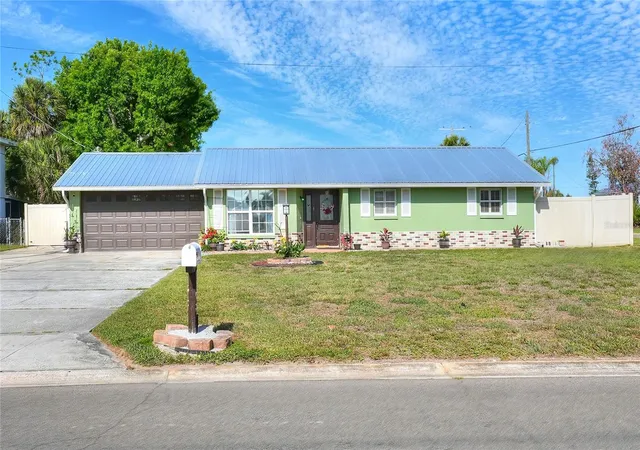 Photo 1 of Single family home for sale at 6108 Fairway Blvd, Apollo Beach, FL 33572 | MLS# L4960829 | Listing updated on 2026-04-09