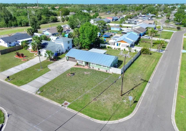 Photo 4 of Single family home for sale at 6108 Fairway Blvd, Apollo Beach, FL 33572 | MLS# L4960829 | Listing updated on 2026-04-09