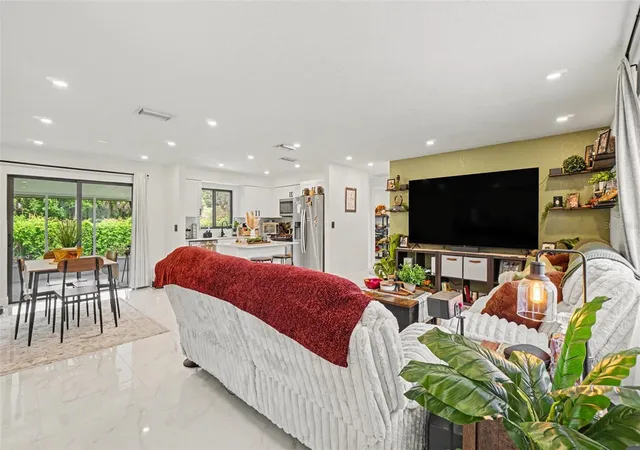 Photo 3 of Single family home for sale at 73 Cardinal Dr, North Fort Myers, FL 33917 | MLS# V4948332 | Listing updated on 2026-09-19