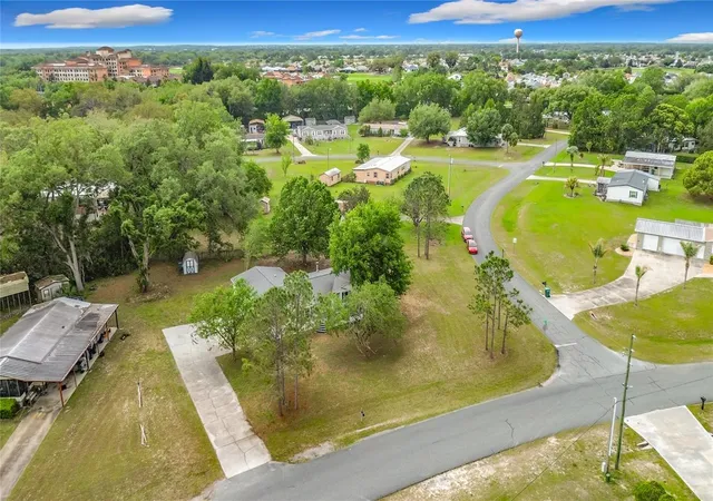 Homes for sale in Lady Lake, FL | 8331 County Road 109, Lady Lake, FL 32159 | MLS# S5147176