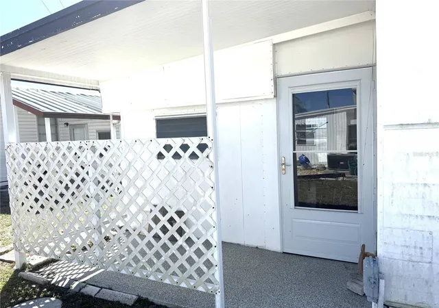 Photo 3 of Manufactured home for sale at 254 Southwinds Dr, Sarasota, FL 34231 | MLS# A4688832 | Listing updated on 2026-07-20