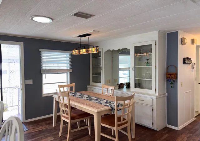 5th image of 413 Cervina Dr N, Venice, FL 34285 | MLS# N6143753