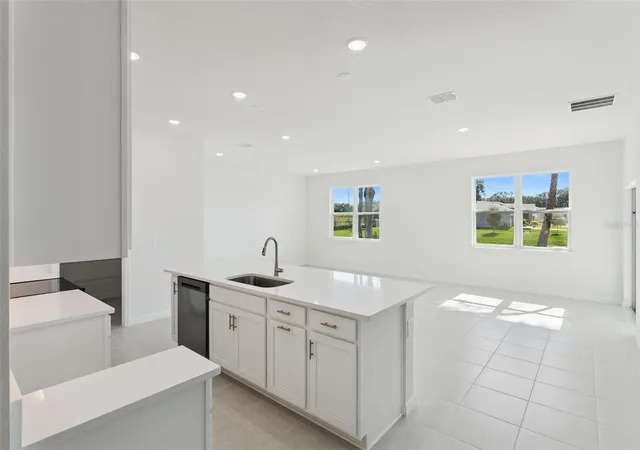 4th image of 4279 Darby Ct, Eustis, FL 32736 | MLS# W7884551