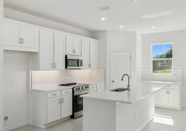 4th image of 4283 Darby Ct, Eustis, FL 32736 | MLS# W7884553