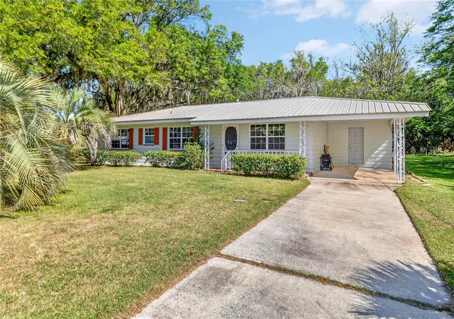Photo 2 of Single family home for sale at 432 Nw 2nd Avenue, Williston, FL 32696 | MLS# TB8494037 | Listing updated on 2026-08-11