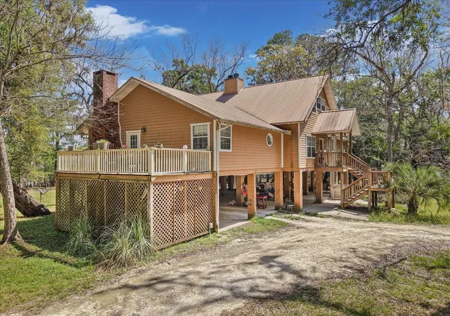 Photo 3 of Single family home for sale at 124 Ne 824th Street, Old Town, FL 32680 | MLS# W7884556 | Listing updated on 2026-09-15