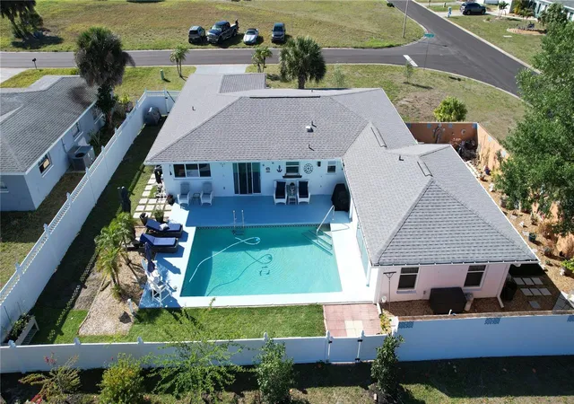 3rd image of 2 Golfview Rd, Rotonda West, FL 33947 | MLS# D6146900