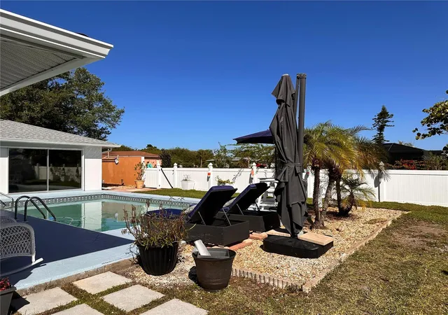 5th image of 2 Golfview Rd, Rotonda West, FL 33947 | MLS# D6146900