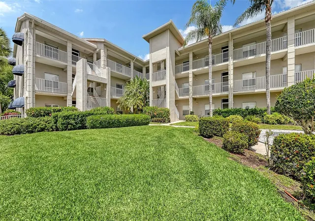 Photo 2 of Condo for sale at 9630 Club S Cir #6202, Sarasota, FL 34238 | MLS# A4688849 | Listing updated on 2026-07-20
