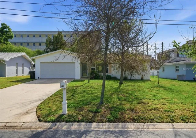 Photo 3 of Single family home for sale at 140 Patlin Cir E, Largo, FL 33770 | MLS# TB8494067 | Listing updated on 2026-10-01