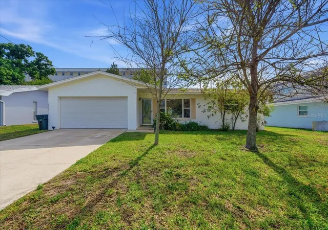 Photo 1 of Single family home for sale at 140 Patlin Cir E, Largo, FL 33770 | MLS# TB8494067 | Listing updated on 2026-10-01