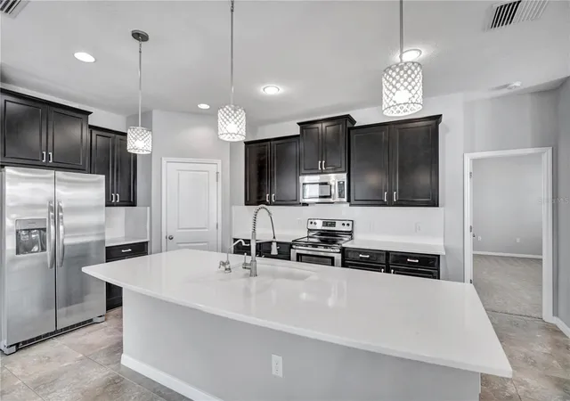 3rd image of 32430 Bannack Ln, Wesley Chapel, FL 33543 | MLS# TB8494101