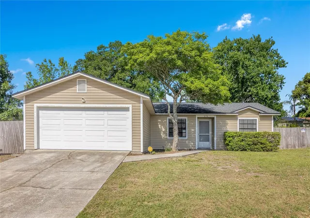 Photo 1 of Single family home for sale at 370 N Lake Ave, Apopka, FL 32703 | MLS# O6396377 | Listing updated on 2026-09-01