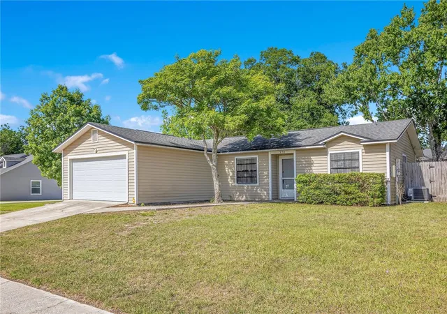 Photo 2 of Single family home for sale at 370 N Lake Ave, Apopka, FL 32703 | MLS# O6396377 | Listing updated on 2026-09-01