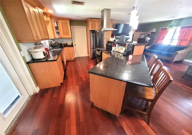 Photo 3 of Single family home for sale at 5203 Presidential St, Seffner, FL 33584 | MLS# TB8494128 | Listing updated on 2026-09-25