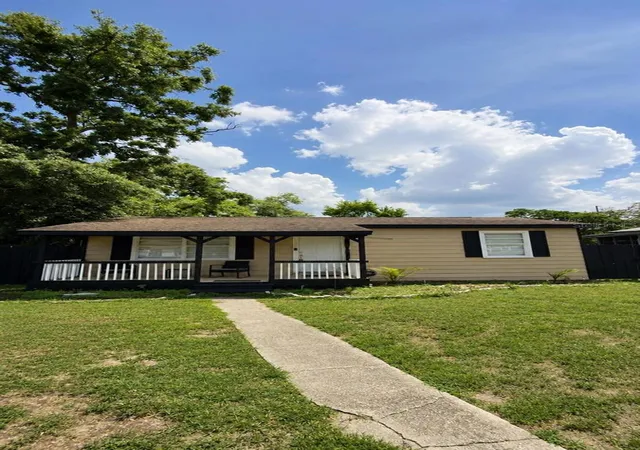 2nd image of 2109 E Navajo Ave, Tampa, FL 33612 | MLS# TB8494149