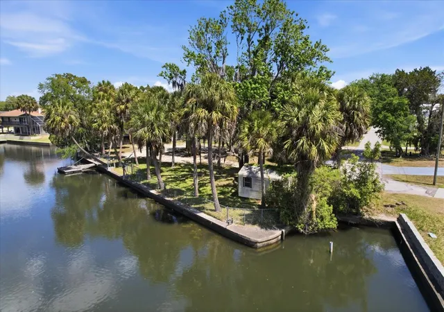 3rd image of 1941 Nw 16Th St, Crystal River, FL 34428 | MLS# TB8494168