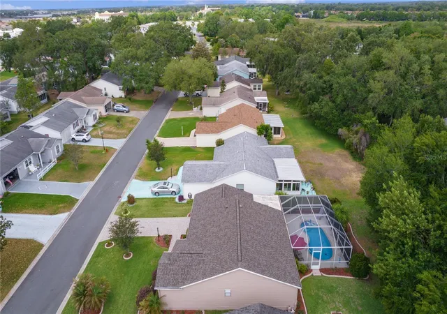 2nd image of 1411 Juarez Pl, Lady Lake, FL 32159 | MLS# R4911000