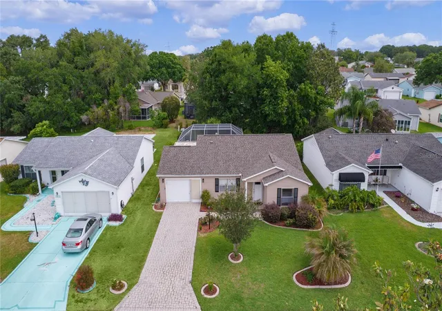 4th image of 1411 Juarez Pl, Lady Lake, FL 32159 | MLS# R4911000