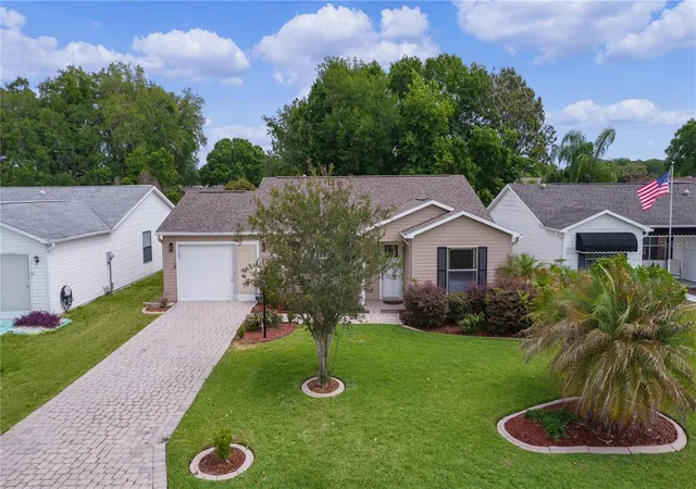5th image of 1411 Juarez Pl, Lady Lake, FL 32159 | MLS# R4911000