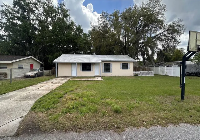 Homes for sale in Auburndale, FL | 2587 Sunrise Ter, Auburndale, FL 33823 | MLS# A4688904