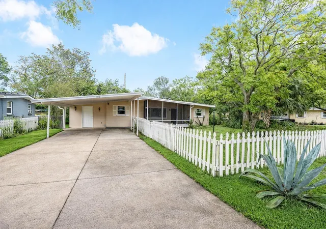 Photo 1 of Single family home for sale at 1712 Tallahassee Dr, Daytona Beach, FL 32117 | MLS# V4948345 | Listing updated on 2026-10-05