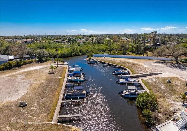 Photo 4 of Manufactured home for sale at 258 Via De Luna, Englewood, FL 34224 | MLS# D6146909 | Listing updated on 2026-09-25