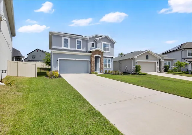 Photo 3 of Single family home for sale at 17186 Hickory Wind Dr, Clermont, FL 34711 | MLS# O6396522 | Listing updated on 2026-08-16
