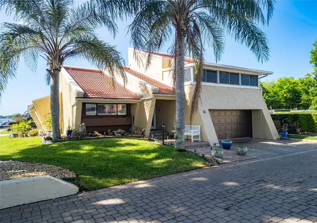 3rd image of 4 Casarena Ct, Winter Haven, FL 33881 | MLS# P4938356