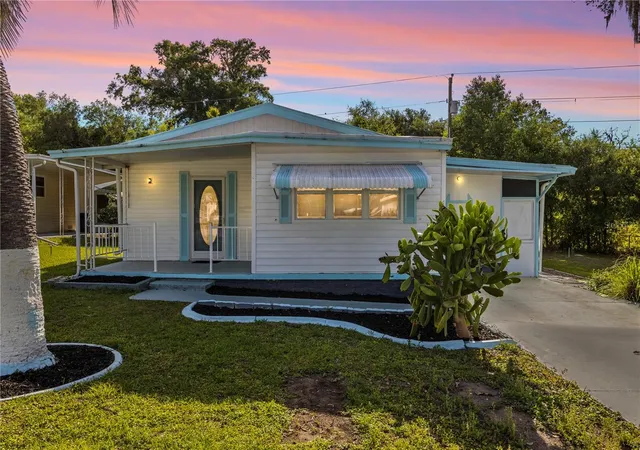 Homes for sale in Zephyrhills, FL | 6123 Ridgewood Dr, Zephyrhills, FL 33542 | MLS# TB8494273
