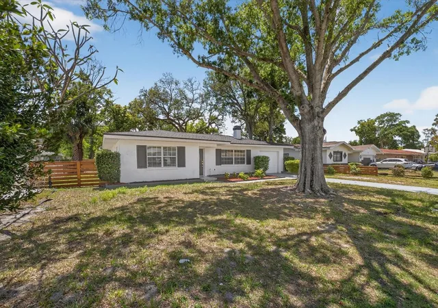 Homes for sale in Clearwater, FL | 1465 Parkwood St, Clearwater, FL 33755 | MLS# TB8494298